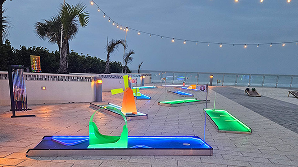Mini-Golf-LED-at-dusk LED MINI GOLF NAPLES FLORIDA
